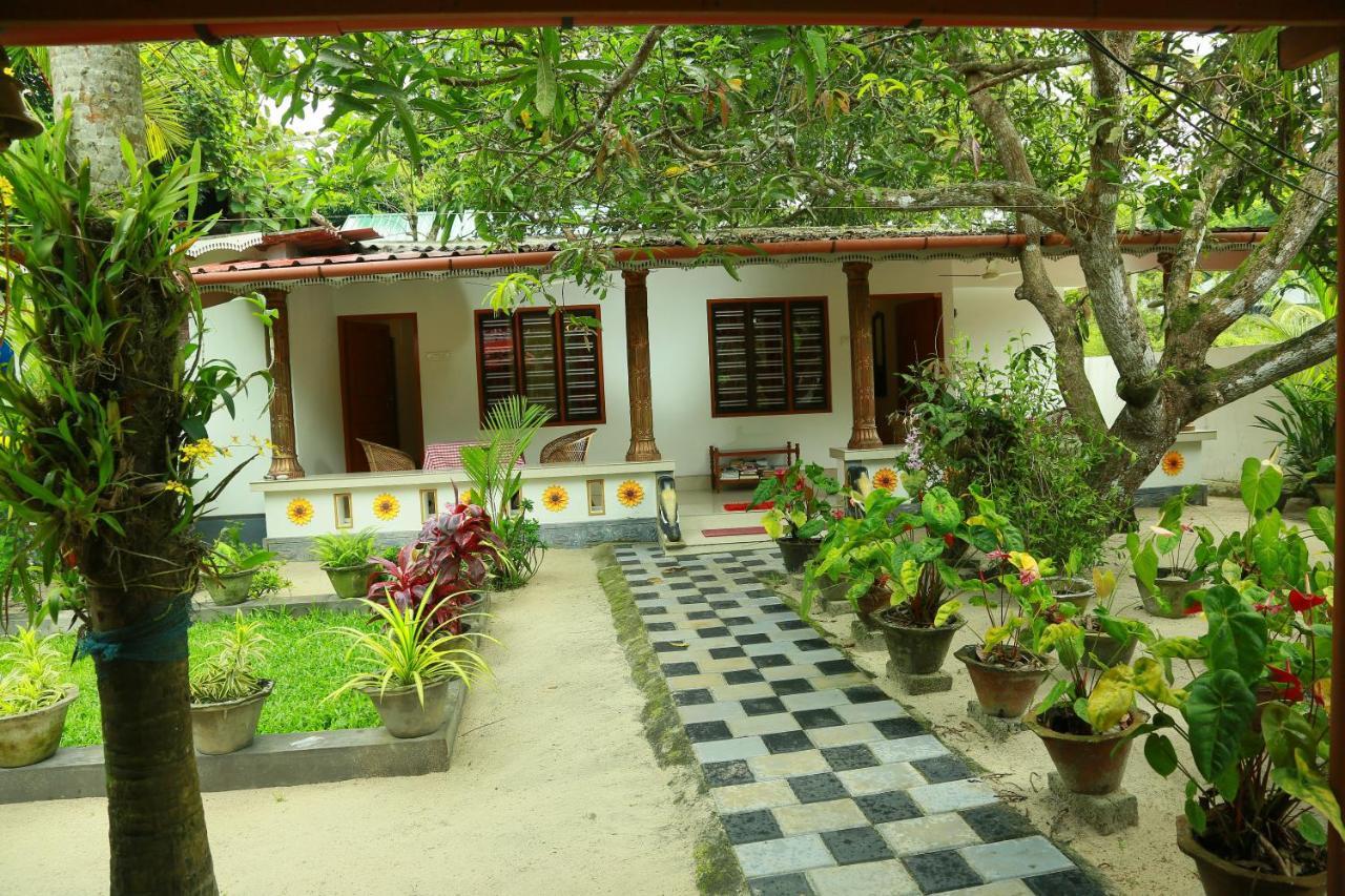 Marari Nest Beach Homestay Марарикулам Екстериор снимка